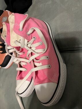 Kids High-Top Canvas Sneakers in Pink